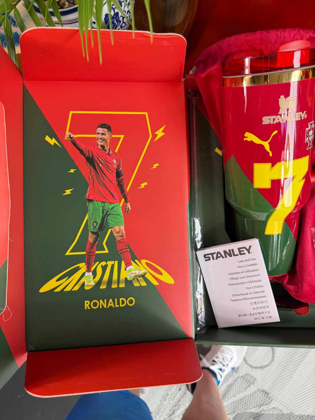 Ronaldo #7 Soccer Tumbler Gift Set with Handle and Straw – Football Fan Cupler Gift Set