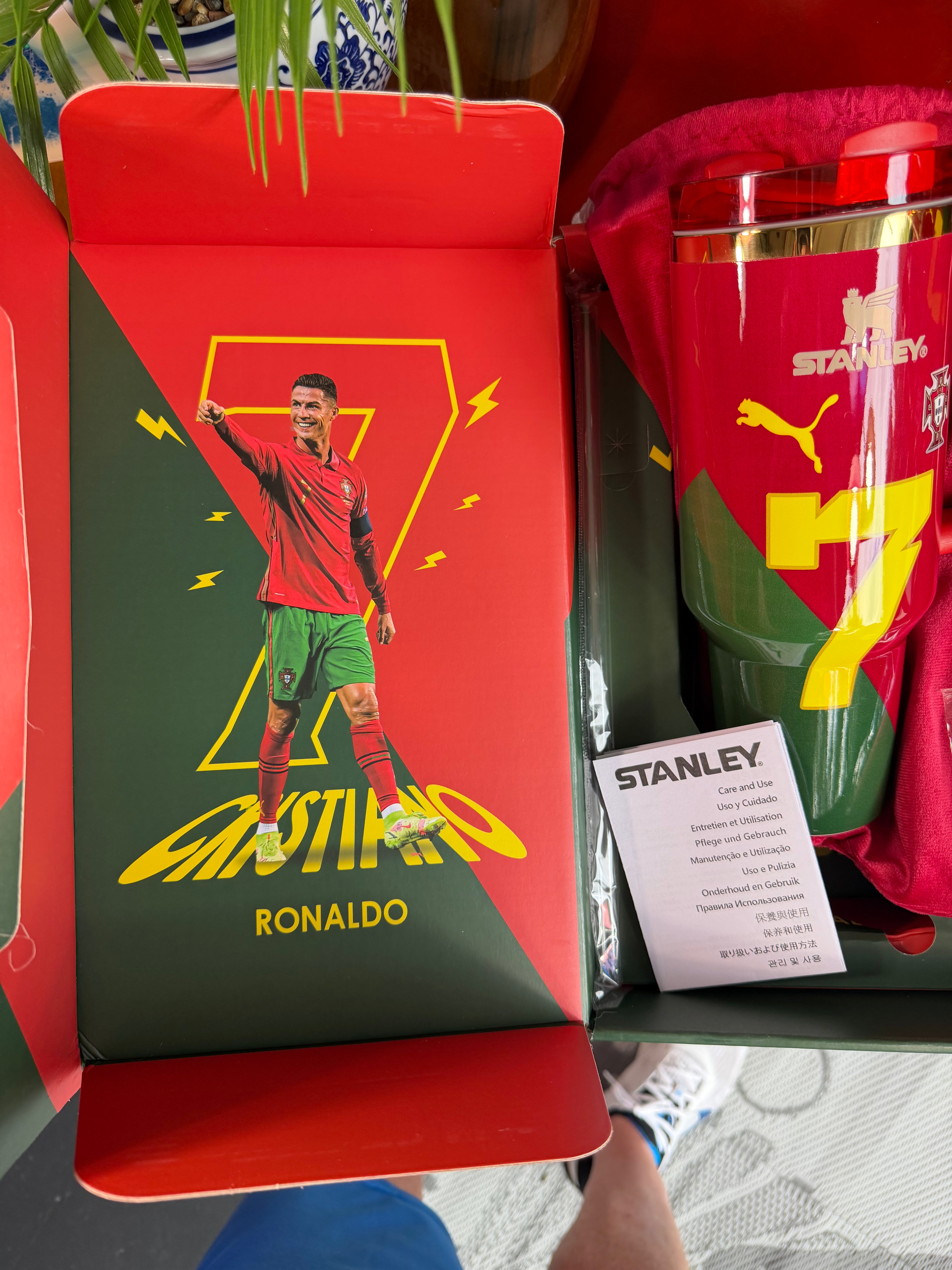 Ronaldo #7 Soccer Tumbler Gift Set with Handle and Straw – Football Fan Cupler Gift Set